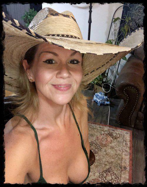 🔴🔴💕 UNSATISFIED HOUSEWIFE 🔴🔴 🔴🔴 Husband Don’t Fuck me almost 3 months……!!! 🔴🔴 ✅ ✅ I’m hungry for sex ✅ ✅ 💕 NEED SECRET SEX 💕🔴