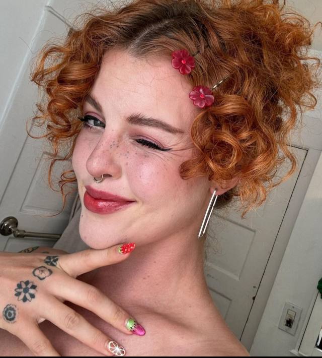 GUESS YOU NEED A SWEET WOMAN WITH CLEAN PUSSY AND TITS💋420 FRIENDLY 💝,READY TO FUCK HARDER . I’M HELEN POSSES CLEAN P****