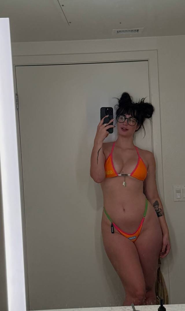 HORNY GIRL LOOKING FOR FUN💦💦💦👅🍆💦😋